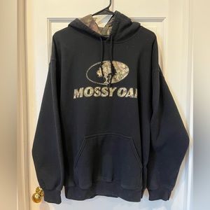 Mossy Oak black hooded sweatshirt. Size large. Gently used (some mild pilling)